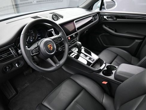 Certified 2026 Porsche Macan AWD/4WD image 4
