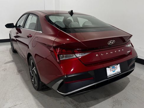 Used 2025 Hyundai Elantra Limited FWD image 32