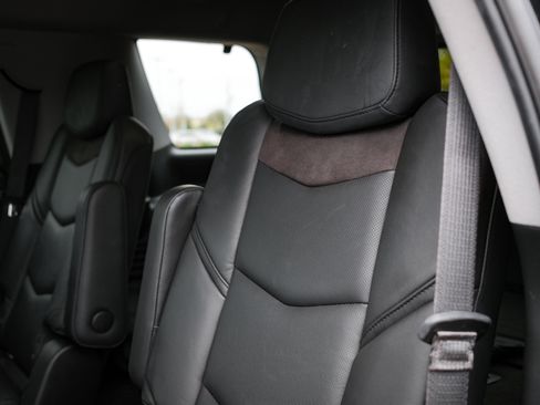 Used 2020 Cadillac Escalade 4WD image 30