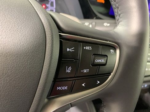 Used 2025 Lexus ES 300h w/ Luxury Package image 23