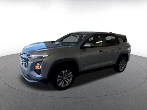 Used 2025 Chevrolet Equinox LT image 8