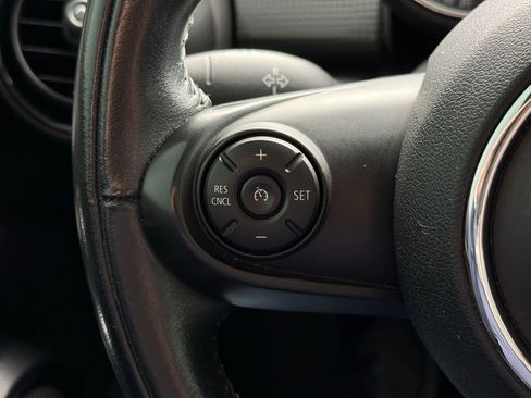 Used 2017 MINI Cooper 4-Door Hardtop image 22