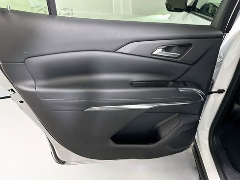 Used 2025 Chevrolet Traverse LT FWD image 26