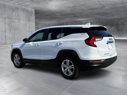 Certified 2022 GMC Terrain SLE image 4