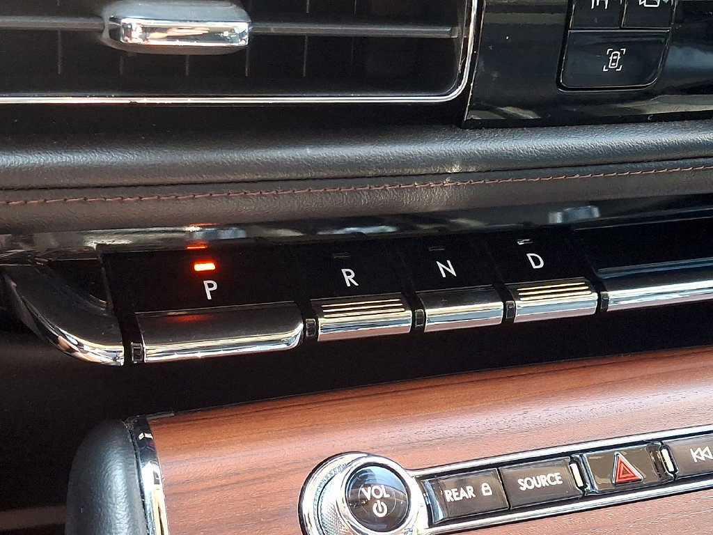 Used 2023 Lincoln Aviator Reserve w/ Equipment Group 201A AWD/4WD image 15