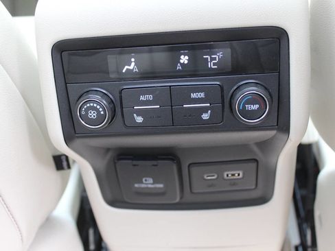 Used 2022 GMC Acadia Denali w/ Denali Ultimate Package AWD/4WD image 20