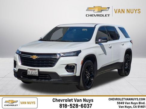 Used 2023 Chevrolet Traverse LS FWD image 1