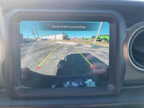 Used 2022 Jeep Gladiator Willys image 17