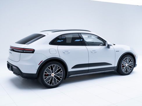 New 2025 Porsche Macan 4S Electric image 9