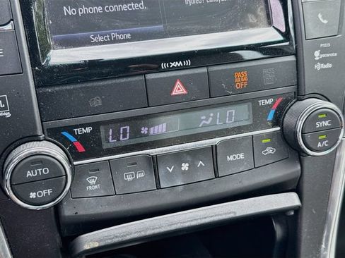 Used 2017 Toyota Camry XLE FWD image 17