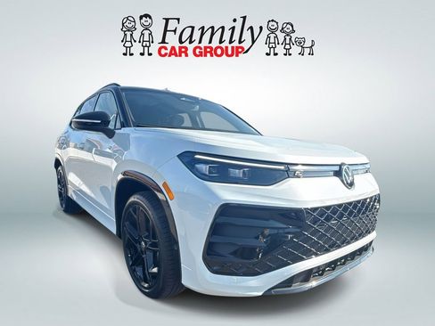 New 2026 Volkswagen Tiguan SE R-Line image 2