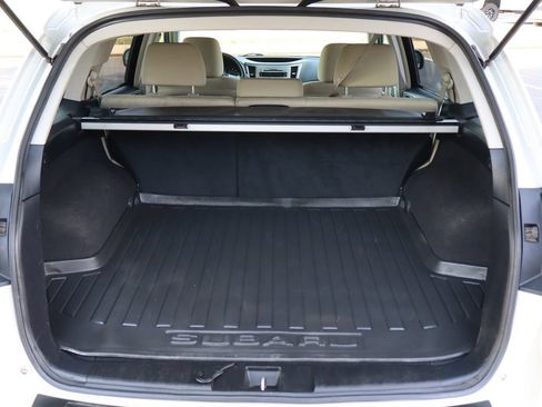 Used 2010 Subaru Outback 2.5i Premium AWD/4WD image 14