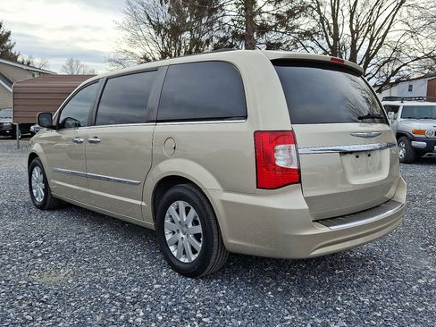 Used 2015 Chrysler Town & Country Touring w/ Driver Convenience Group image 5