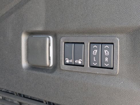 New 2025 Chevrolet Suburban Premier w/ Sun And Tow Package image 29