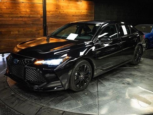 Used 2022 Toyota Avalon XSE w/ Carpet Mat Package (TMS) image 2