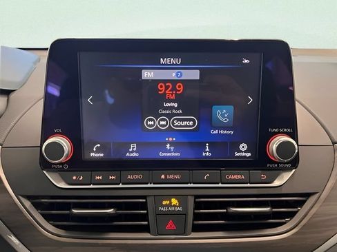 Used 2025 Nissan Altima 2.5 SV FWD image 21