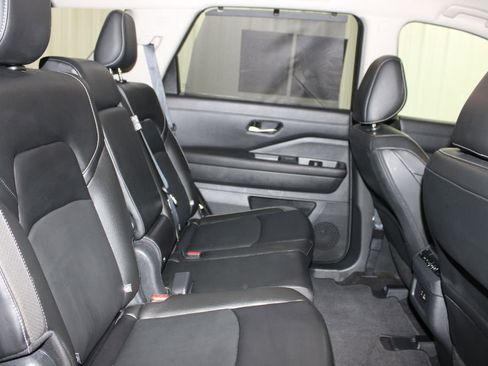 Used 2024 Nissan Pathfinder SL AWD/4WD image 31