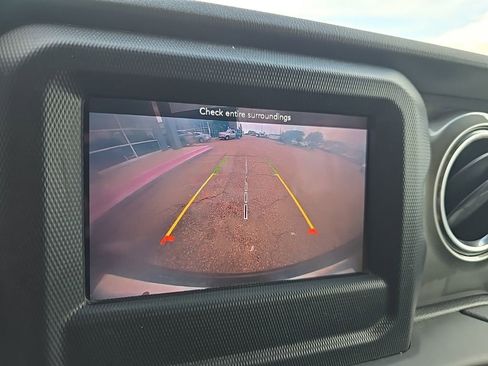 Used 2021 Jeep Wrangler Unlimited Sahara AWD/4WD image 14