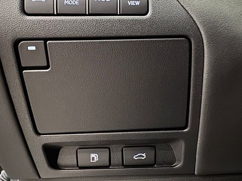 Used 2022 Lexus LS 500h AWD w/ Luxury Package image 31