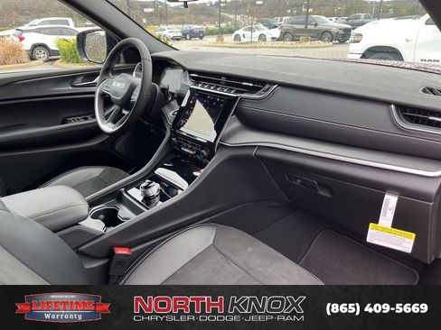 New 2025 Jeep Grand Cherokee L Altitude AWD/4WD image 30