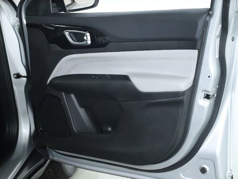 Used 2025 Jeep Compass Limited AWD/4WD image 32
