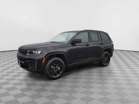 New 2026 Jeep Grand Cherokee Altitude image 4