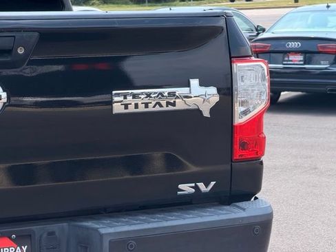 Used 2017 Nissan Titan SV RWD image 12
