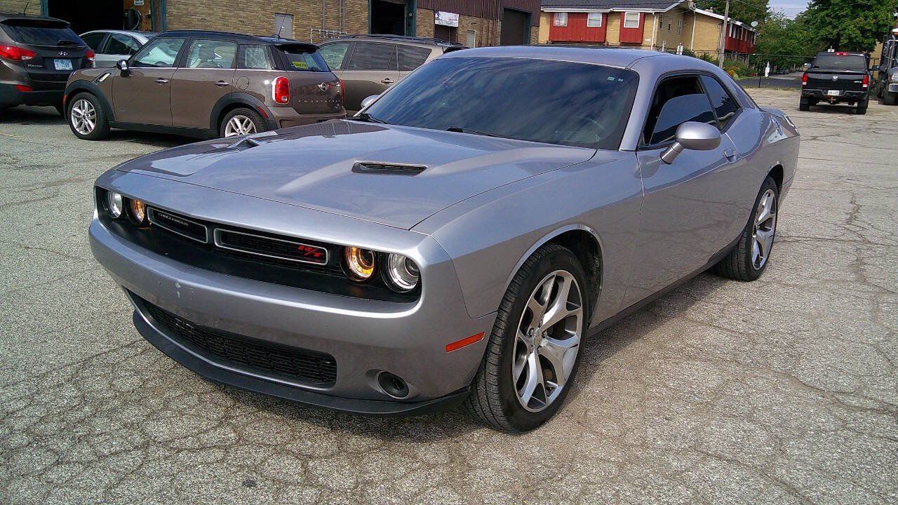 Used 2015 Dodge Challenger SXT Plus RWD image 1