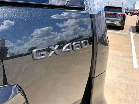 Used 2023 Lexus GX 460 Premium w/ Premium Package image 10