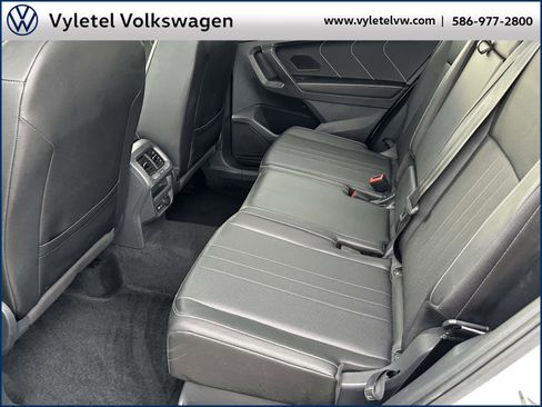 Certified 2022 Volkswagen Tiguan SE image 12