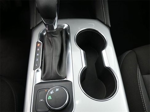 Used 2025 Chevrolet Blazer LT image 9