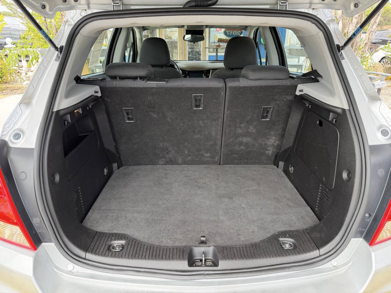 Used 2017 Chevrolet Trax LS FWD image 9