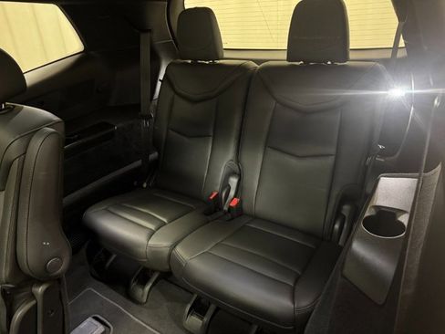 Used 2025 Cadillac XT6 Premium Luxury image 18