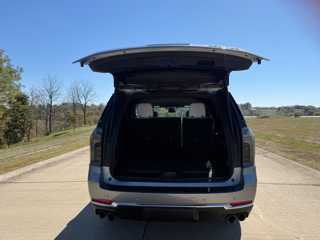 Used 2026 Chevrolet Suburban Premier AWD/4WD image 5