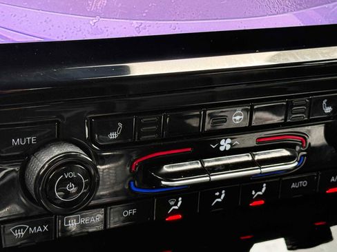 Used 2024 Jeep Grand Cherokee Limited image 27