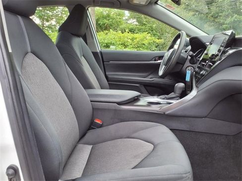 Used 2024 Toyota Camry LE image 5