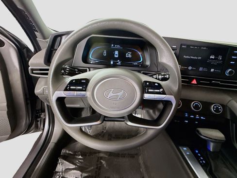 Used 2024 Hyundai Elantra SE FWD image 13