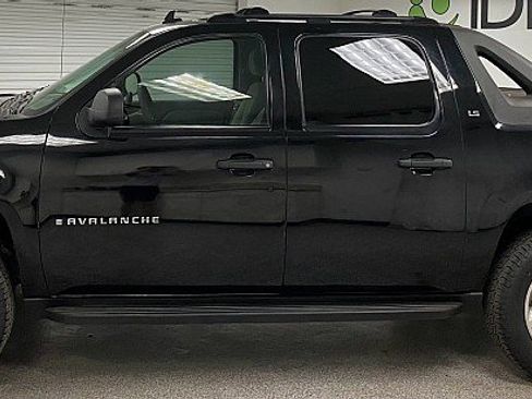 Used 2007 Chevrolet Avalanche LS image 8