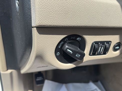 Used 2011 Chrysler 300 Limited RWD image 16