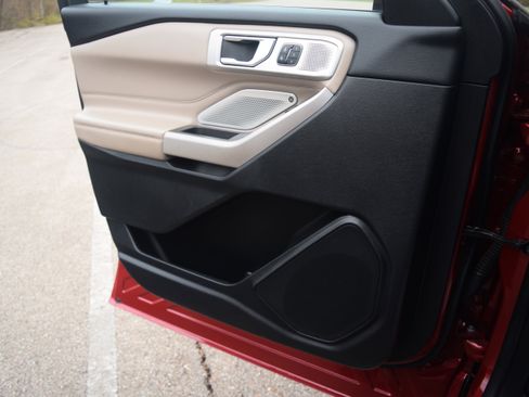 Used 2023 Ford Explorer Limited w/ Limited Technology Package image 20