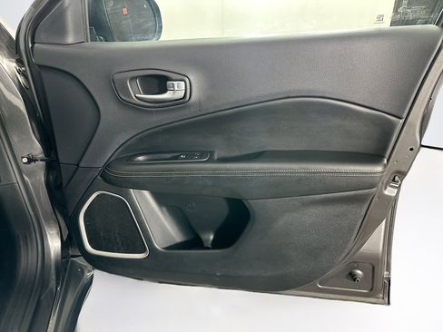 Used 2017 Jeep Compass Latitude w/ Popular Equipment Group FWD image 30