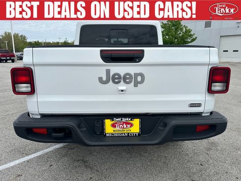 Used 2021 Jeep Gladiator Overland AWD/4WD image 4