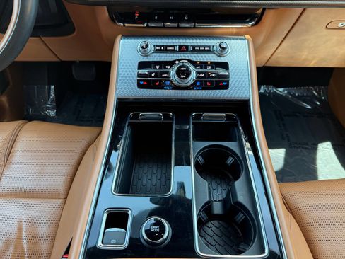 Used 2022 Lincoln Aviator Black Label w/ Class IV Trailer Tow Package AWD/4WD image 16