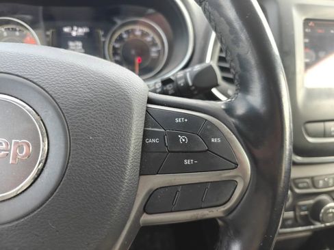 Used 2021 Jeep Cherokee Latitude Lux image 10