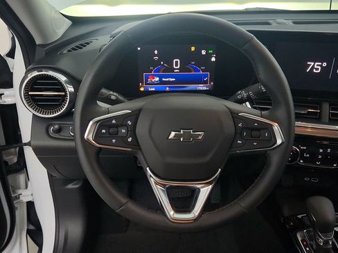 Used 2024 Chevrolet Trax ACTIV w/ Sunroof Package FWD image 19