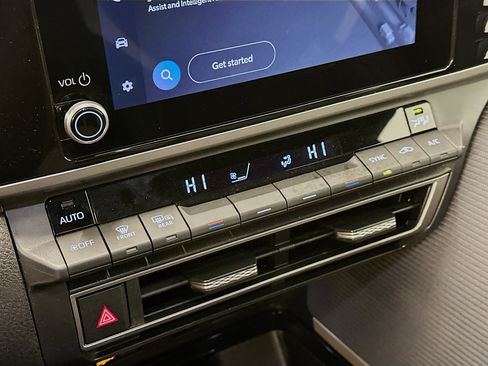 Used 2025 Toyota Camry SE image 24