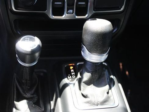 Used 2022 Jeep Wrangler Unlimited Sport AWD/4WD image 18