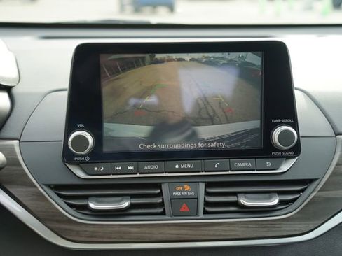 Used 2025 Nissan Altima 2.5 SV image 14