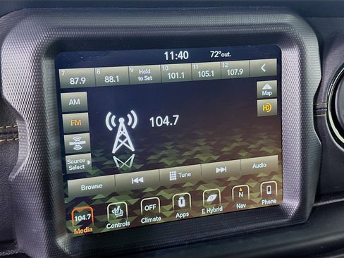 Used 2022 Jeep Wrangler Unlimited Sahara AWD/4WD image 21