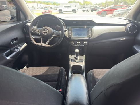 Used 2024 Nissan Kicks SV FWD image 12